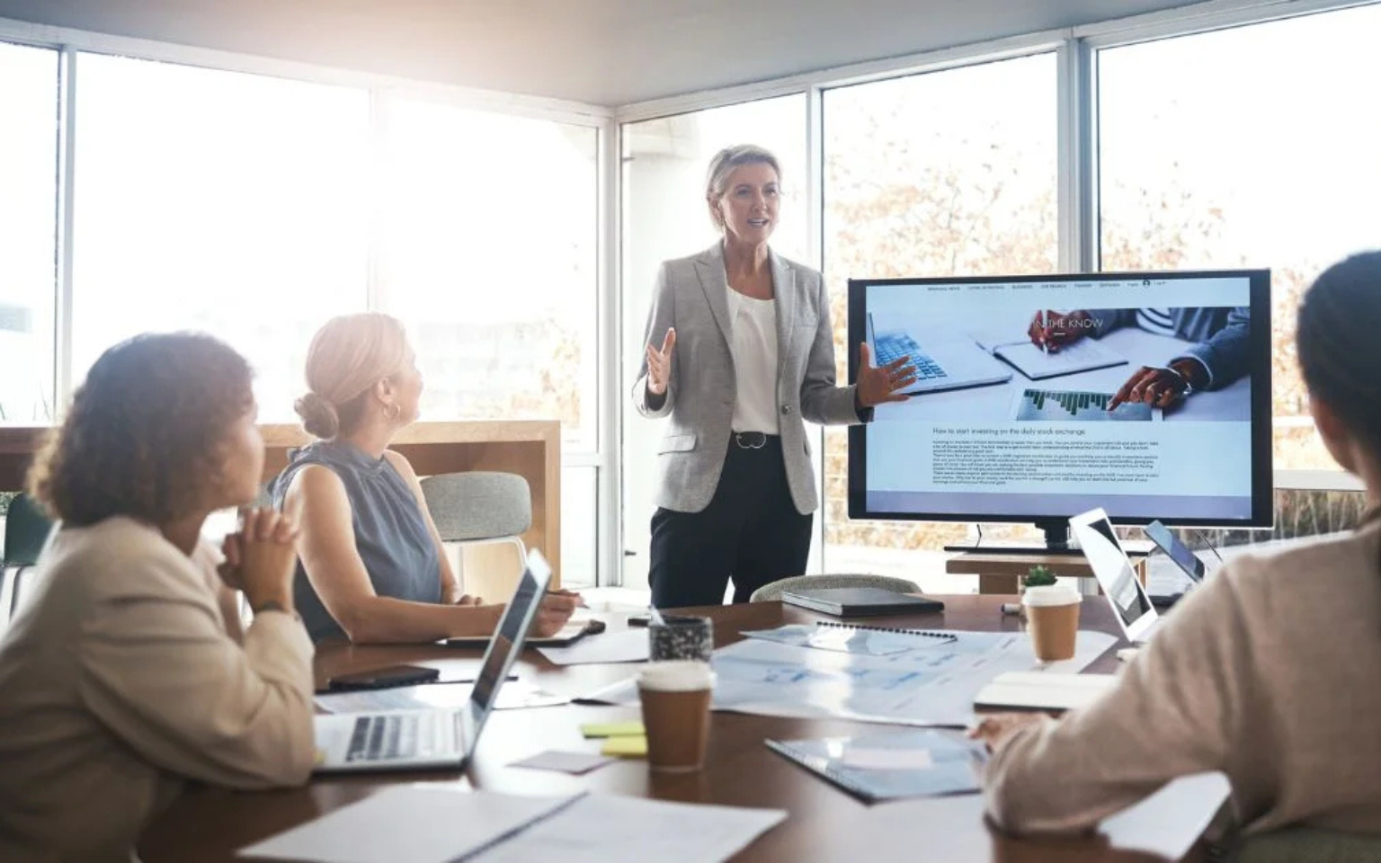 Comment conclure des transactions plus rapidement grâce à un flux de travail documentaire plus intelligent