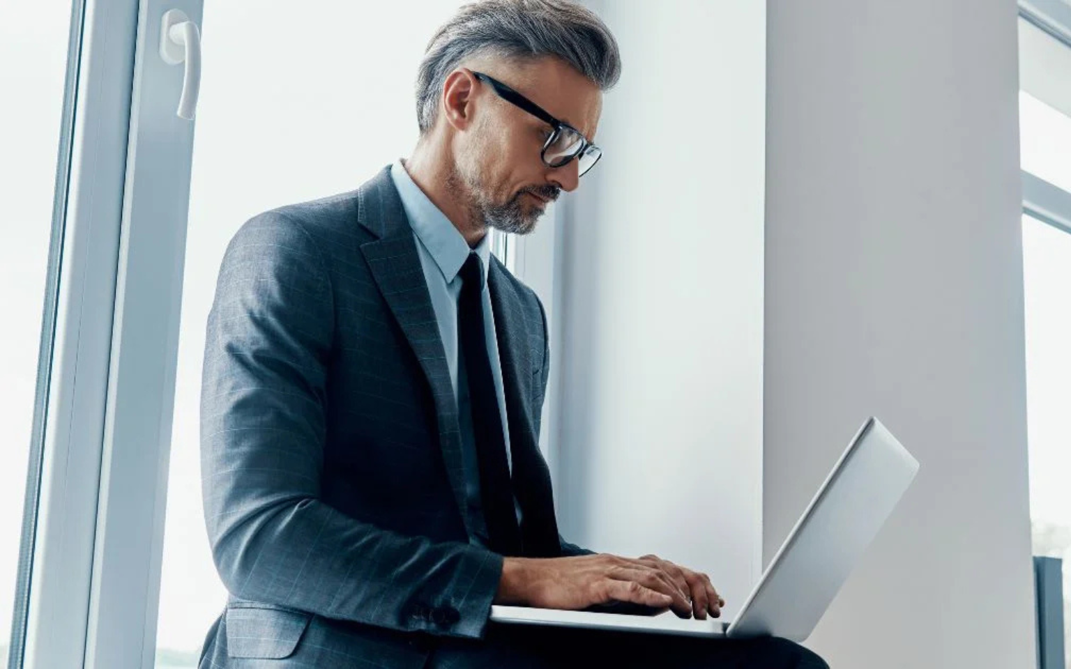 mature-man-using-laptop